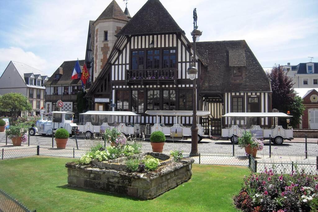 Maison Moderne Et Spacieuse Au Centre De Deauville Extérieur photo